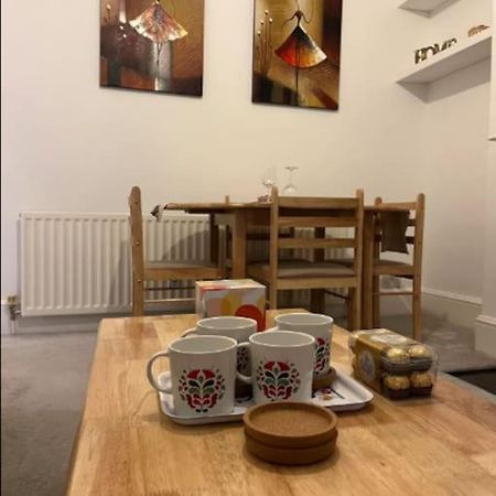 Two Bedroom Flat In London Eksteriør billede