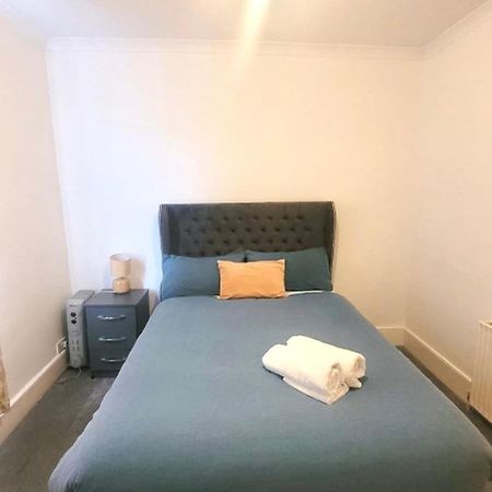 Two Bedroom Flat In London Eksteriør billede