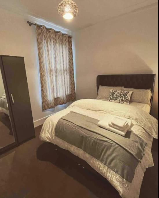 Two Bedroom Flat In London Eksteriør billede