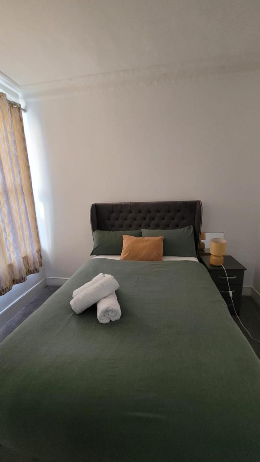 Two Bedroom Flat In London Eksteriør billede